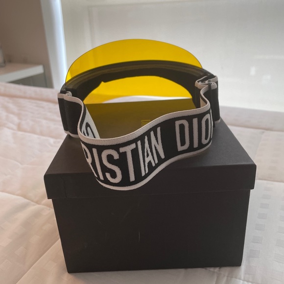 Christian Dior Yellow Visor - Picture 4 of 7